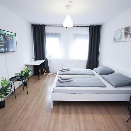 Alfa Stuttgart City 4Zw Beste City Lage Berliner Platz Max 8 Personen Netflix Kueche Wm L 4Br 7 Beds 8 People L Fully Equipped Kitchen & Bathroom Exterior photo