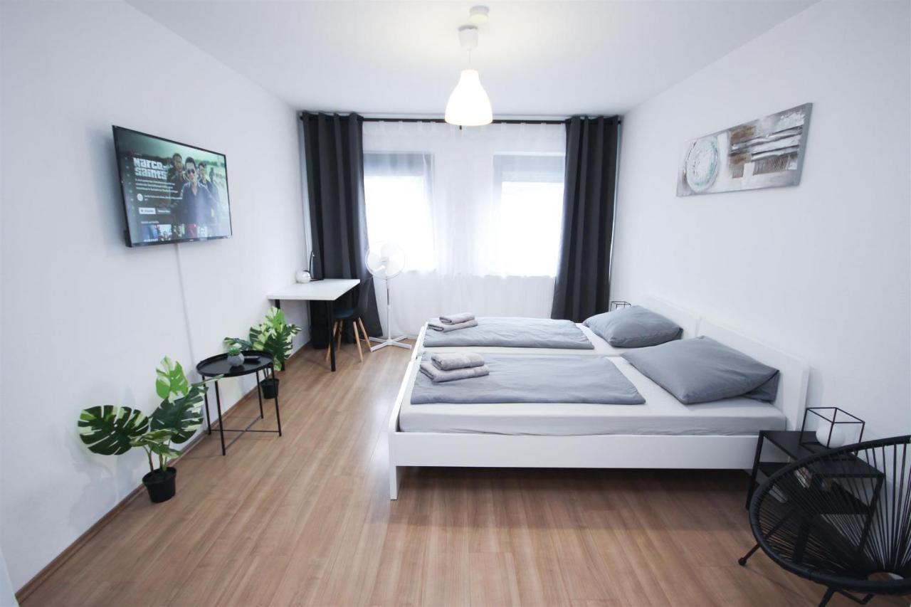 Alfa Stuttgart City 4Zw Beste City Lage Berliner Platz Max 8 Personen Netflix Kueche Wm L 4Br 7 Beds 8 People L Fully Equipped Kitchen & Bathroom Exterior photo